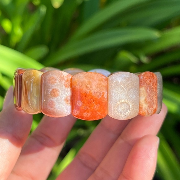 Stretchable multicolor coral jade soft bangle - Picture 1 of 9